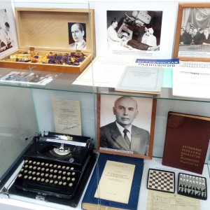 Витрина музея РМАНПО